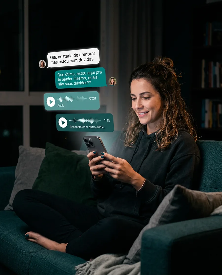 Cliente conversando com o Venzor pelo WhatsApp — atendimento natural, por texto e áudio.